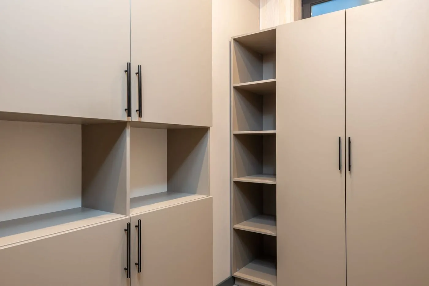 Small Bedroom Storage & Organization Ideas