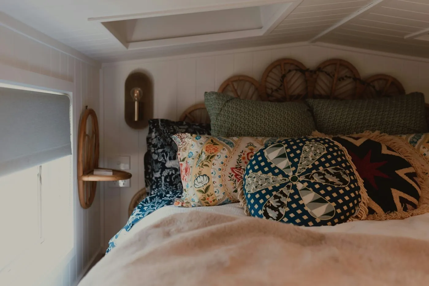 Small Bedroom Decor Ideas for Renters