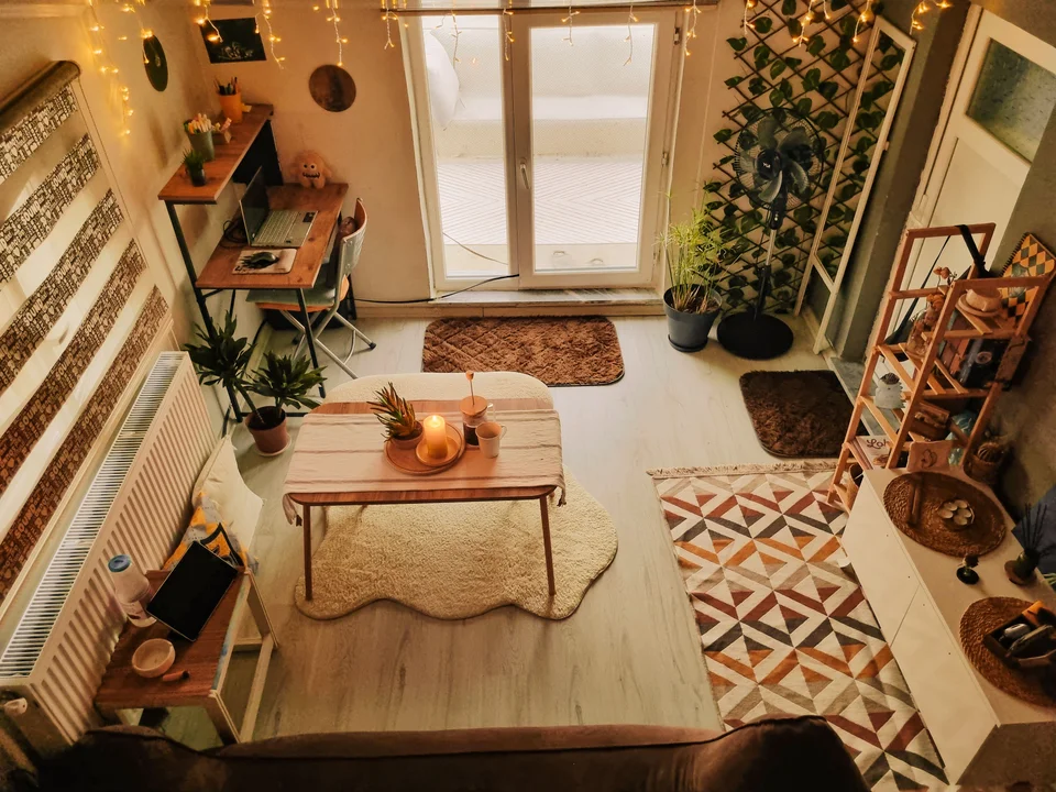 Free & Cheap Apartment Decor: DIY vs. Buy